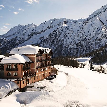 Locanda Locatori Passo del Tonale Exteriör bild