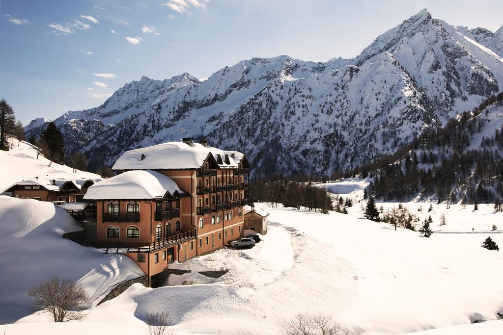 Locanda Locatori Passo del Tonale Exteriör bild