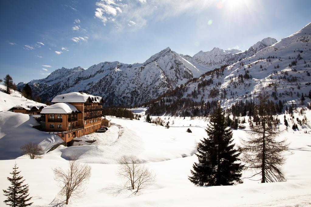 Locanda Locatori Passo del Tonale Exteriör bild